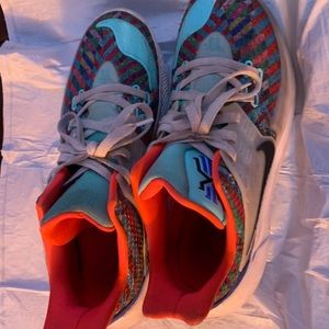 Kyrie 2 lows, size 11.5 Men